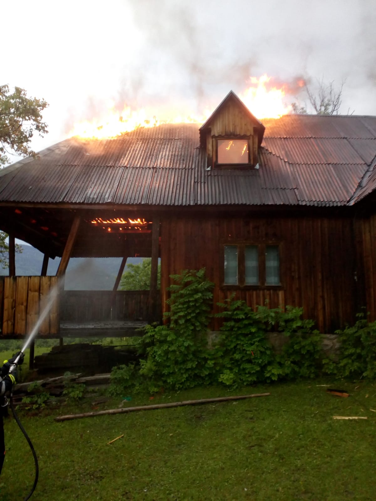 Incendiu la o cabană din Hoia